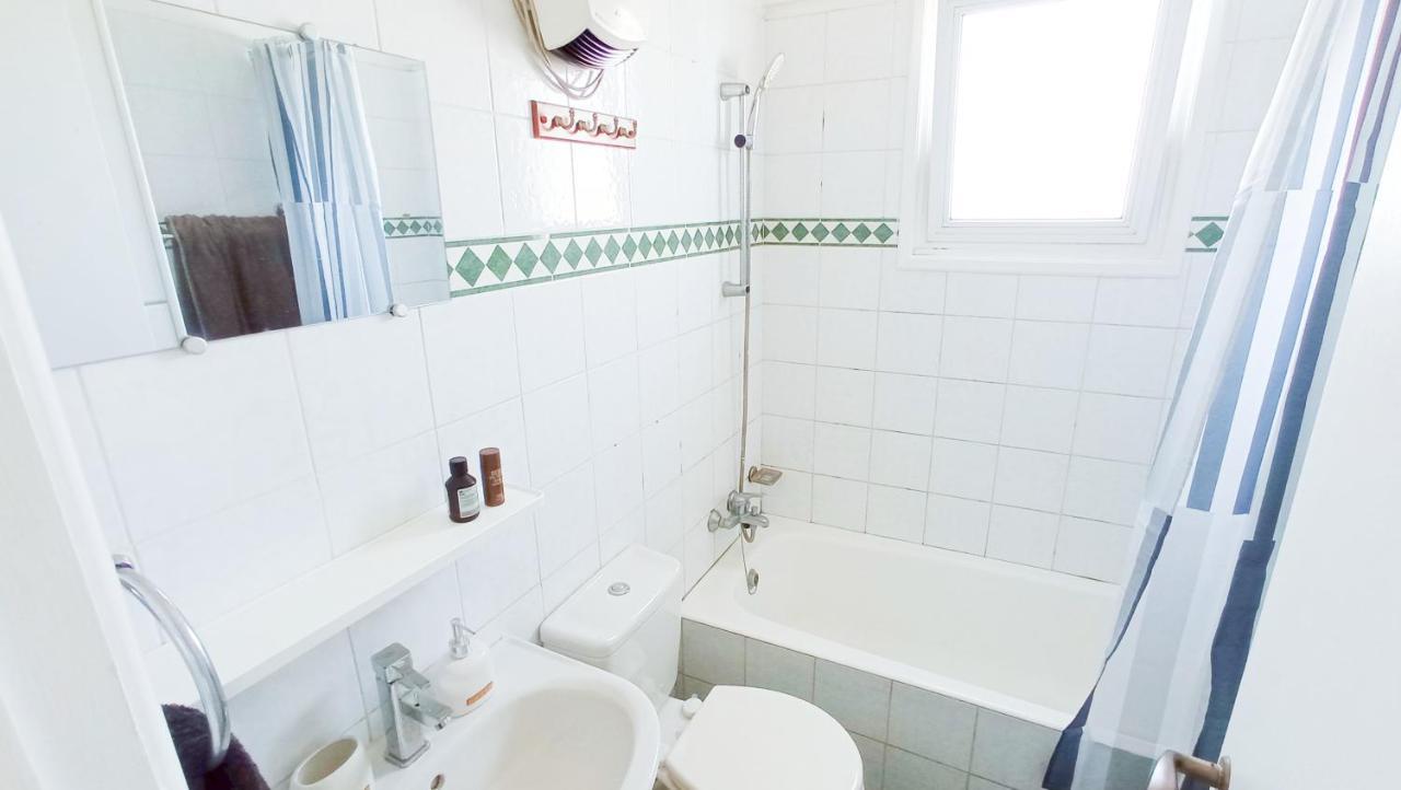 Luxury Private Rooms -Sea View, Netflix, Gym- 5 Min From Beach! - Private Room In Shared Apartment Larnaca Exteriér fotografie