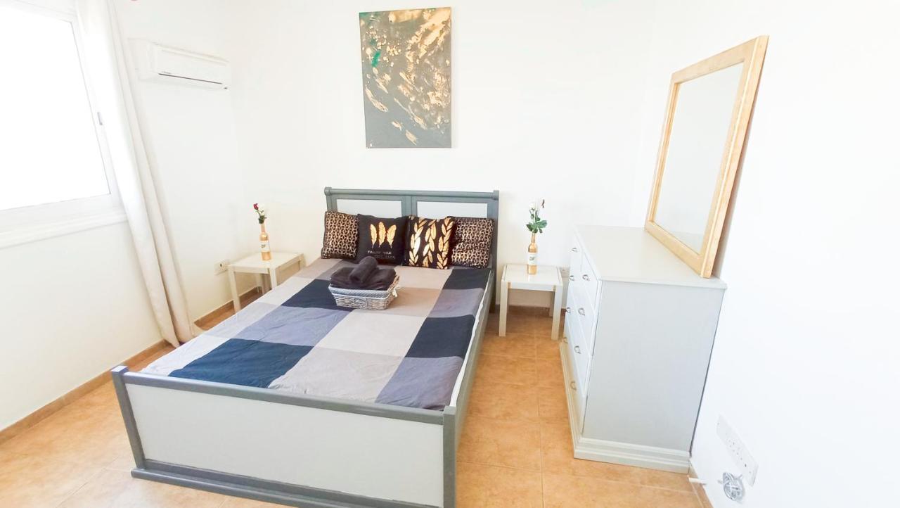 Luxury Private Rooms -Sea View, Netflix, Gym- 5 Min From Beach! - Private Room In Shared Apartment Larnaca Exteriér fotografie