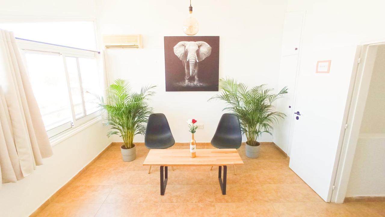 Luxury Private Rooms -Sea View, Netflix, Gym- 5 Min From Beach! - Private Room In Shared Apartment Larnaca Exteriér fotografie
